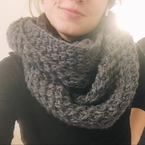 AEO Knitted Infinity Scarf - Picture 3 of 3